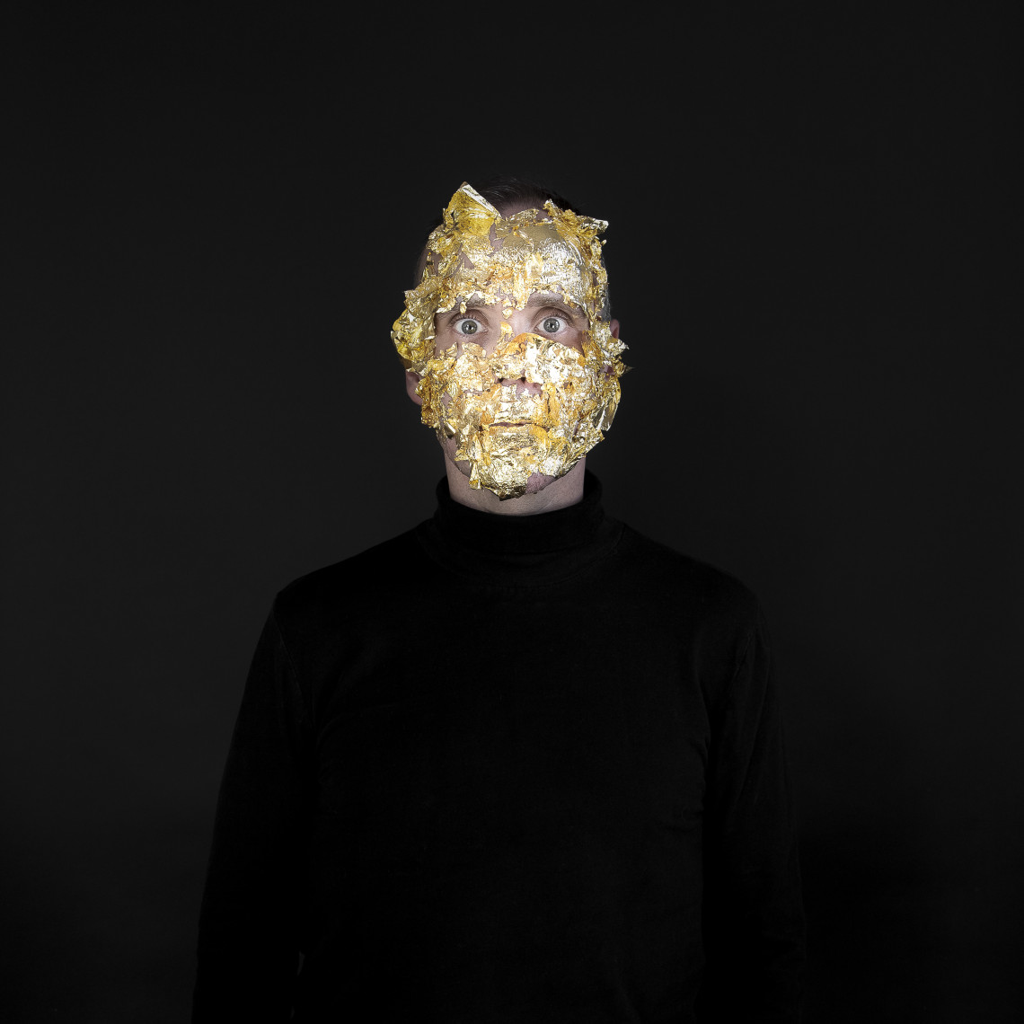  - Steve Giasson as Marina Abramović with Golden Mask